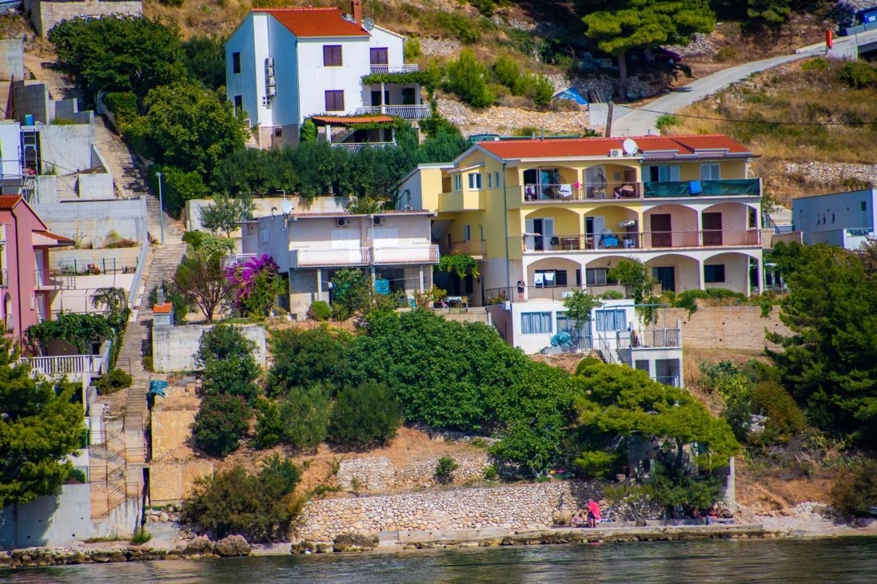Apartments Lile By The Sea, Celina Zavode Eksteriør billede